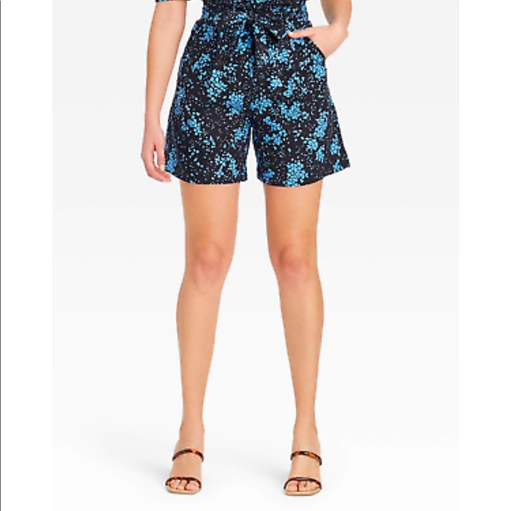 WHO WHAT WHERE Shorts, Size 4, Blue Floral…